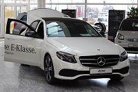 Bild: In einigen Autoh&auml;usern der Peter-Gruppe ging es heute um die Zukunft auf vier R&auml;dern
