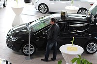 Bild: In einigen Autoh&auml;usern der Peter-Gruppe ging es heute um die Zukunft auf vier R&auml;dern