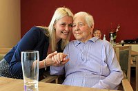Bild: Senioren feiern Fr&uuml;hlingsfest