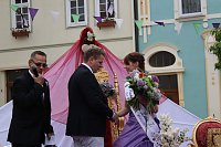 Bild: Fliederprinzessin in Amt eingef&uuml;hrt