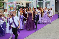 Bild: Fliederprinzessin in Amt eingef&uuml;hrt