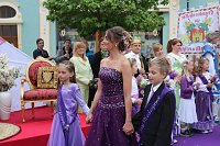 Bild: Fliederprinzessin in Amt eingef&uuml;hrt