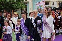 Bild: Fliederprinzessin in Amt eingef&uuml;hrt