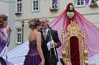 Bild: Fliederprinzessin in Amt eingef&uuml;hrt