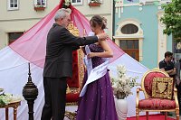 Bild: Fliederprinzessin in Amt eingef&uuml;hrt