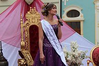 Bild: Fliederprinzessin in Amt eingef&uuml;hrt