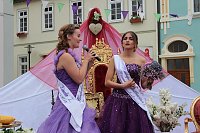 Bild: Fliederprinzessin in Amt eingef&uuml;hrt