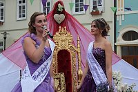 Bild: Fliederprinzessin in Amt eingef&uuml;hrt