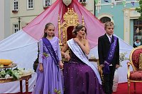 Bild: Fliederprinzessin in Amt eingef&uuml;hrt