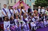 Bild: Fliederprinzessin in Amt eingef&uuml;hrt