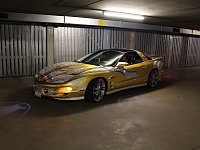 20 Jahre mobile.de: Mit 24-Karat-Blattgold ummantelt und 300.000 Strass-Steinen verziert, sucht dieser Pontiac Firebird Trans Am heute noch einen neuen Besitzer. Wird er bald am Persischen Golf funkeln? (Quelle: Portal-Manufaktur) Bild: 20 Jahre mobile.de: Mit 24-Karat-Blattgold ummantelt und 300.000 Strass-Steinen verziert, sucht dieser Pontiac Firebird Trans Am heute noch einen neuen Besitzer. Wird er bald am Persischen Golf funkeln? (Quelle: Portal-Manufaktur)