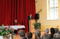 Zeugnisse übergeben Bild: Zeugnisse übergeben