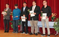 Zeugnisse übergeben Bild: Zeugnisse übergeben