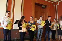 Feierlich Zeugnisse erhalten Bild: Feierlich Zeugnisse erhalten