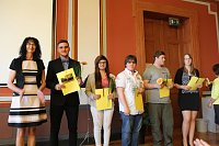 Feierlich Zeugnisse erhalten Bild: Feierlich Zeugnisse erhalten