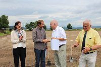 Spatenstich für den Sportplatz Bild: Spatenstich für den Sportplatz