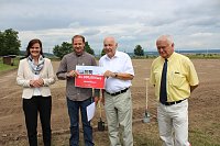 Spatenstich für den Sportplatz Bild: Spatenstich für den Sportplatz