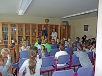 Bild: Bei Buchlesung Kinderbuch vorgestellt