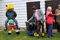 Eine Tradition wird weitergegeben Bild: Eine Tradition wird weitergegeben