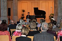 Bild: Pianistin bei "Noten mit Dip"