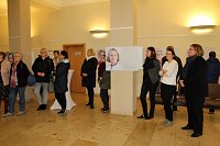 Bild: Frauen fordern ihr Recht ein und klagen an
