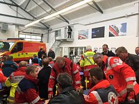 Rettungsfahrzeuge übergeben Bild: Rettungsfahrzeuge übergeben