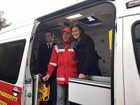 Rettungsfahrzeuge übergeben Bild: Rettungsfahrzeuge übergeben