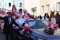 Bild: N&auml;rrinnen und Narren zogen durch die Stadt (1)  Beim gr&ouml;&szlig;ten Rosenmontagsumzug im Norden Th&uuml;ringens der heute am Vormittag auf der bekannten Route durch Sondershausen zog, war wie in den letzten Jahren  ein gro&szlig;er Publikumsmagnet...   Die Sondersh&auml;user Narren und Jecken haben auch 2017 den Rosenmontag wieder fr&ouml;hlich und beschwingt mit ihrem Umzug durch die Stadt zu einem H&ouml;hepunkt gemacht und auf