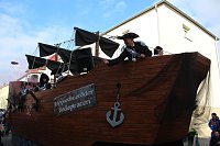 Bild: N&auml;rrinnen und Narren zogen durch die Stadt (1)  Beim gr&ouml;&szlig;ten Rosenmontagsumzug im Norden Th&uuml;ringens der heute am Vormittag auf der bekannten Route durch Sondershausen zog, war wie in den letzten Jahren  ein gro&szlig;er Publikumsmagnet...   Die Sondersh&auml;user Narren und Jecken haben auch 2017 den Rosenmontag wieder fr&ouml;hlich und beschwingt mit ihrem Umzug durch die Stadt zu einem H&ouml;hepunkt gemacht und auf