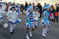 Bild: N&auml;rrinnen und Narren zogen durch die Stadt (1)  Beim gr&ouml;&szlig;ten Rosenmontagsumzug im Norden Th&uuml;ringens der heute am Vormittag auf der bekannten Route durch Sondershausen zog, war wie in den letzten Jahren  ein gro&szlig;er Publikumsmagnet...   Die Sondersh&auml;user Narren und Jecken haben auch 2017 den Rosenmontag wieder fr&ouml;hlich und beschwingt mit ihrem Umzug durch die Stadt zu einem H&ouml;hepunkt gemacht und auf