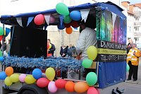 Bild: N&auml;rrinnen und Narren zogen durch die Stadt (1)  Beim gr&ouml;&szlig;ten Rosenmontagsumzug im Norden Th&uuml;ringens der heute am Vormittag auf der bekannten Route durch Sondershausen zog, war wie in den letzten Jahren  ein gro&szlig;er Publikumsmagnet...   Die Sondersh&auml;user Narren und Jecken haben auch 2017 den Rosenmontag wieder fr&ouml;hlich und beschwingt mit ihrem Umzug durch die Stadt zu einem H&ouml;hepunkt gemacht und auf
