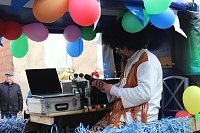 Bild: N&auml;rrinnen und Narren zogen durch die Stadt (1)  Beim gr&ouml;&szlig;ten Rosenmontagsumzug im Norden Th&uuml;ringens der heute am Vormittag auf der bekannten Route durch Sondershausen zog, war wie in den letzten Jahren  ein gro&szlig;er Publikumsmagnet...   Die Sondersh&auml;user Narren und Jecken haben auch 2017 den Rosenmontag wieder fr&ouml;hlich und beschwingt mit ihrem Umzug durch die Stadt zu einem H&ouml;hepunkt gemacht und auf