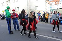 Bild: N&auml;rrinnen und Narren zogen durch die Stadt (1)  Beim gr&ouml;&szlig;ten Rosenmontagsumzug im Norden Th&uuml;ringens der heute am Vormittag auf der bekannten Route durch Sondershausen zog, war wie in den letzten Jahren  ein gro&szlig;er Publikumsmagnet...   Die Sondersh&auml;user Narren und Jecken haben auch 2017 den Rosenmontag wieder fr&ouml;hlich und beschwingt mit ihrem Umzug durch die Stadt zu einem H&ouml;hepunkt gemacht und auf