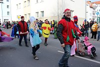 Bild: N&auml;rrinnen und Narren zogen durch die Stadt (1)  Beim gr&ouml;&szlig;ten Rosenmontagsumzug im Norden Th&uuml;ringens der heute am Vormittag auf der bekannten Route durch Sondershausen zog, war wie in den letzten Jahren  ein gro&szlig;er Publikumsmagnet...   Die Sondersh&auml;user Narren und Jecken haben auch 2017 den Rosenmontag wieder fr&ouml;hlich und beschwingt mit ihrem Umzug durch die Stadt zu einem H&ouml;hepunkt gemacht und auf