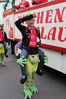 Bild: N&auml;rrinnen und Narren zogen durch die Stadt (1)  Beim gr&ouml;&szlig;ten Rosenmontagsumzug im Norden Th&uuml;ringens der heute am Vormittag auf der bekannten Route durch Sondershausen zog, war wie in den letzten Jahren  ein gro&szlig;er Publikumsmagnet...   Die Sondersh&auml;user Narren und Jecken haben auch 2017 den Rosenmontag wieder fr&ouml;hlich und beschwingt mit ihrem Umzug durch die Stadt zu einem H&ouml;hepunkt gemacht und auf