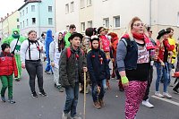 Bild: N&auml;rrinnen und Narren zogen durch die Stadt (1)  Beim gr&ouml;&szlig;ten Rosenmontagsumzug im Norden Th&uuml;ringens der heute am Vormittag auf der bekannten Route durch Sondershausen zog, war wie in den letzten Jahren  ein gro&szlig;er Publikumsmagnet...   Die Sondersh&auml;user Narren und Jecken haben auch 2017 den Rosenmontag wieder fr&ouml;hlich und beschwingt mit ihrem Umzug durch die Stadt zu einem H&ouml;hepunkt gemacht und auf