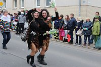 Bild: N&auml;rrinnen und Narren zogen durch die Stadt (1)  Beim gr&ouml;&szlig;ten Rosenmontagsumzug im Norden Th&uuml;ringens der heute am Vormittag auf der bekannten Route durch Sondershausen zog, war wie in den letzten Jahren  ein gro&szlig;er Publikumsmagnet...   Die Sondersh&auml;user Narren und Jecken haben auch 2017 den Rosenmontag wieder fr&ouml;hlich und beschwingt mit ihrem Umzug durch die Stadt zu einem H&ouml;hepunkt gemacht und auf