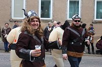 Bild: N&auml;rrinnen und Narren ziehen durch die Stadt (2)