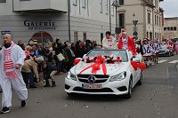 Bild: N&auml;rrinnen und Narren ziehen durch die Stadt (2)