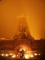 Bild: Mit der Taschenlampe auf dem Kyffh&auml;user