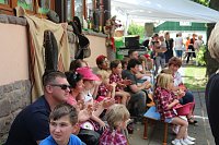 Bild: "Gro&szlig;e Schweinerei" vor der Kindervilla