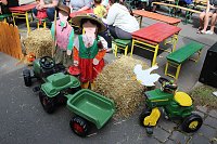 Bild: "Gro&szlig;e Schweinerei" vor der Kindervilla