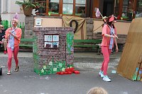 Bild: "Gro&szlig;e Schweinerei" vor der Kindervilla