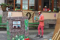 Bild: "Gro&szlig;e Schweinerei" vor der Kindervilla