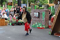 Bild: "Gro&szlig;e Schweinerei" vor der Kindervilla