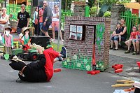 Bild: "Gro&szlig;e Schweinerei" vor der Kindervilla