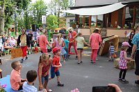 Bild: "Gro&szlig;e Schweinerei" vor der Kindervilla