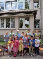 Bild: "Tr&auml;nen in der Kindervilla"