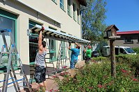 Daumen hoch für eine Sonnenmarkise im Förderzentrum Bild: Daumen hoch für eine Sonnenmarkise im Förderzentrum