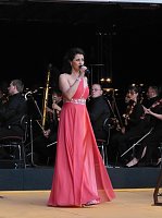 Bild: Femke Soetenga und David Arnsperger im Schlosshof